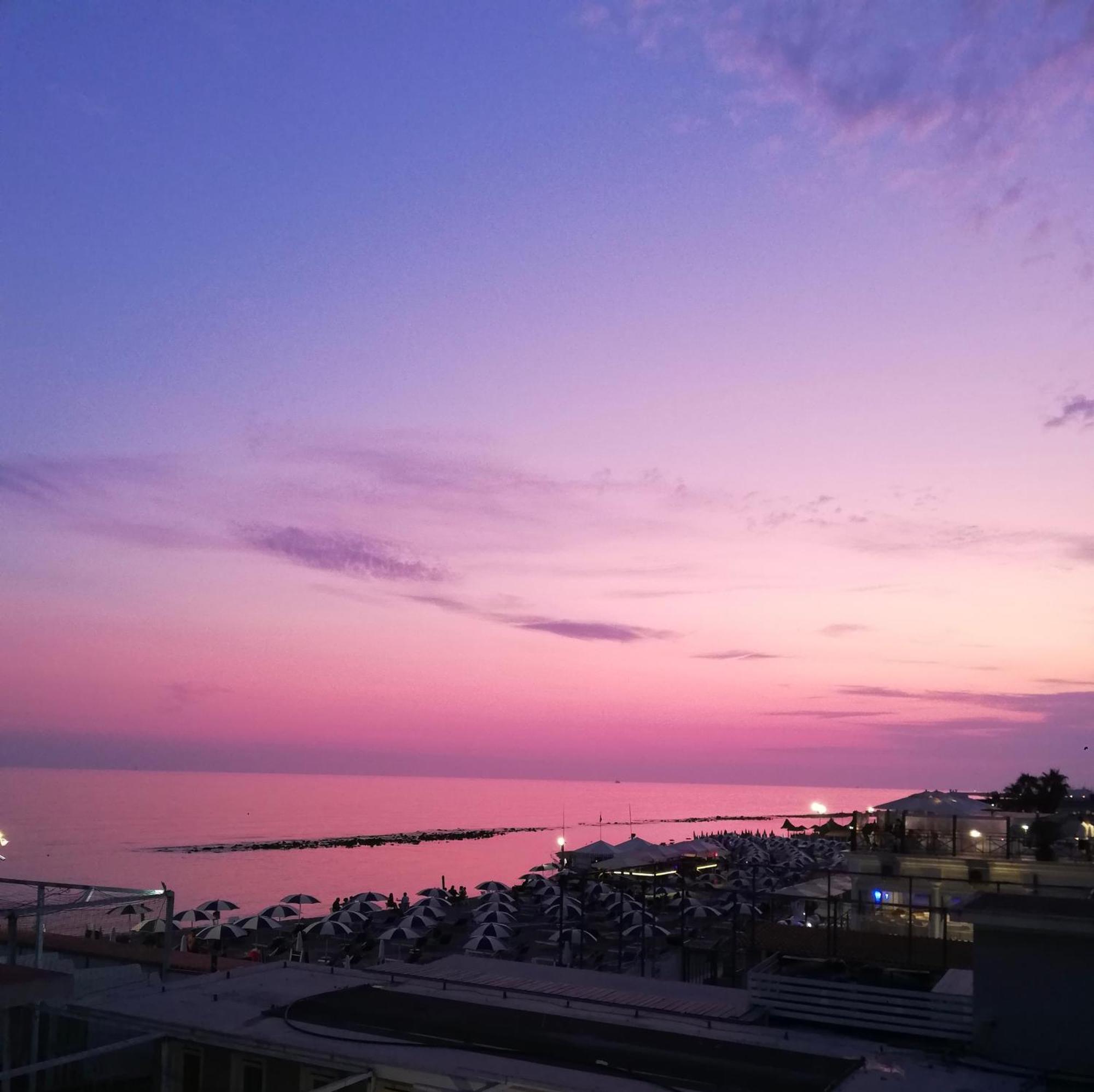 Lotus - Appartamento Sul Mare A Ostia Con Giardino Relax Kültér fotó